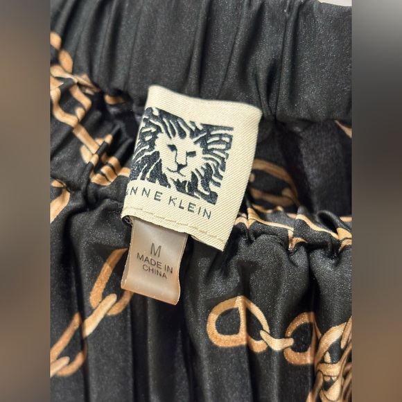 BRAND NEW Anne Klein Elegant Black and Gold Pleated Skirt size M - Picture 8 of 10
